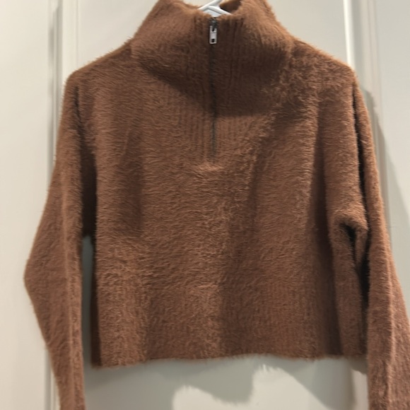 Like New!Camila Coelho oversized 1/4 ZipUp turtleneck crop soft hairy sweater XS - Picture 8 of 9